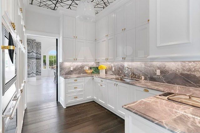 1-к. апартаменты, 76 м², 3/4 эт.