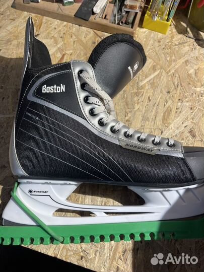 Коньки хоккейные