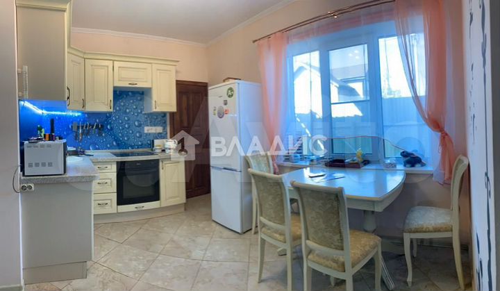 Дом 172 м² на участке 8,5 сот.