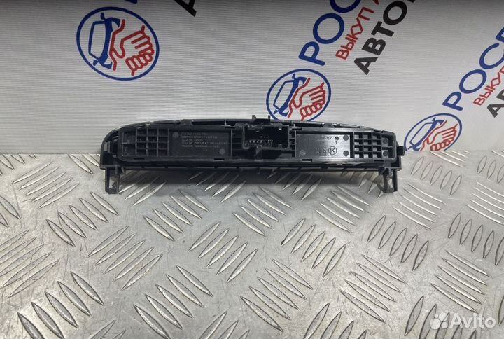 Кнопка аварийной сигнализации Peugeot 308