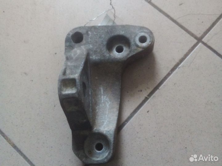Кронштейн двигателя volkswagen т 5