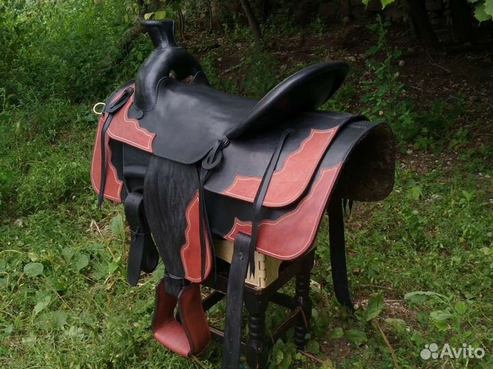 Седло для верховой езды