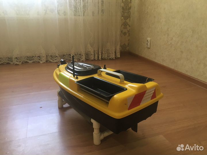 Прикормочный кораблик с gps и эхолотом
