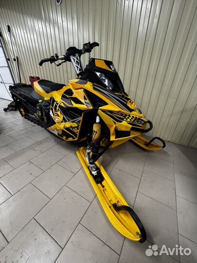 Снегоход горный BRP Ski-Doo Summit 800