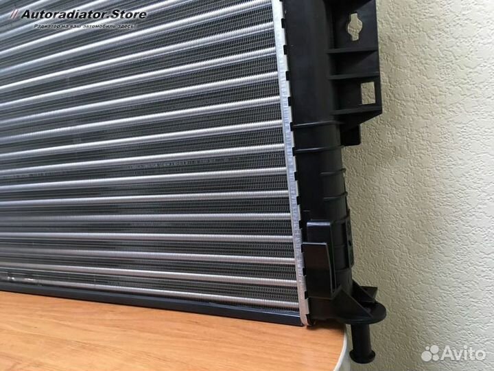 Радиатор охлаждения двигателя Ford Kuga 13-19