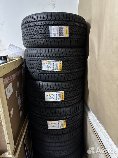 Pirelli Scorpion Winter 295/35 R21 и 315/30 R22