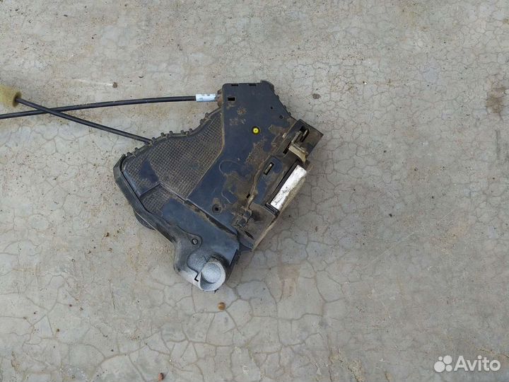 Замок дверей задний правый Toyota Rav 4