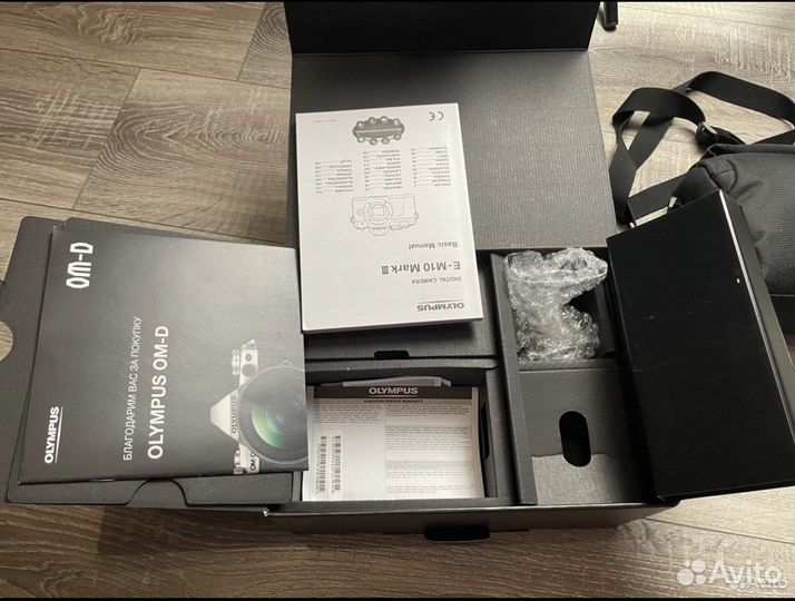 Olympus OM-D E-M10 Mark III 14-42mm F3.5-5.6 II R