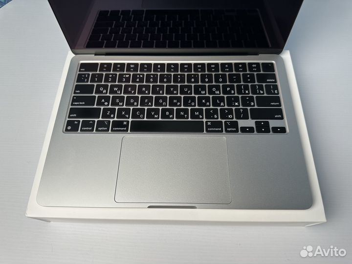 MacBook Air 13 2022 M2 512Gb (Silver, 165 циклов)
