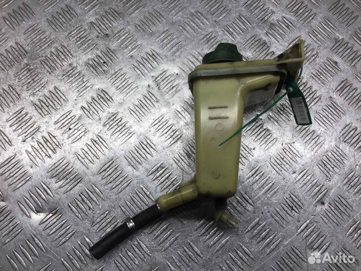 Бачок гидроусилителя Volkswagen Passat 8d0422373c