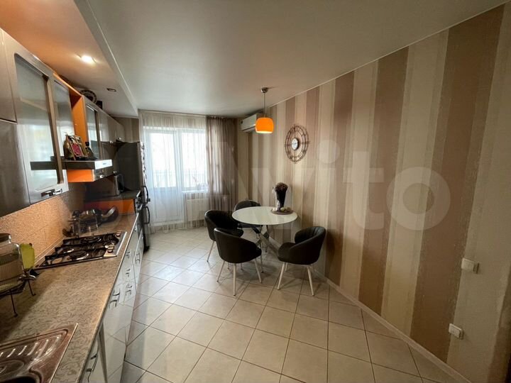 3-к. квартира, 90 м², 8/10 эт.