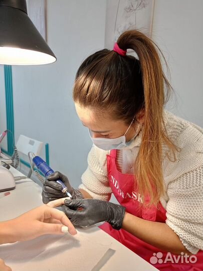 Модель на маникюр