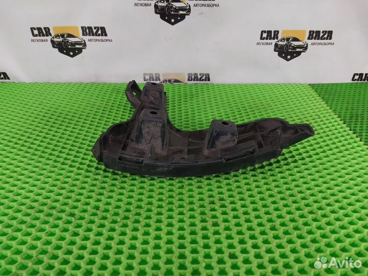 Кронштейн заднего бампера правый R Volvo XC60