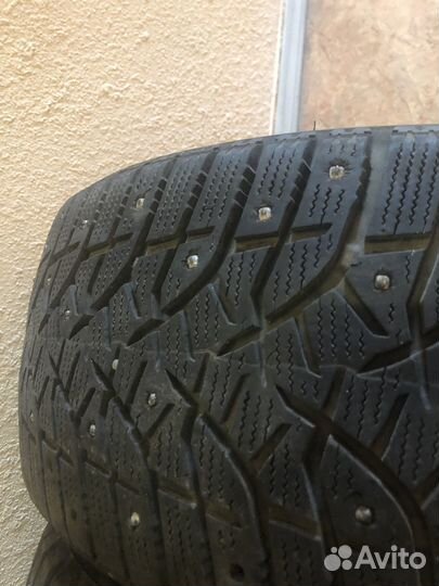Bridgestone Blizzak Spike-02 235/45 R18 98T