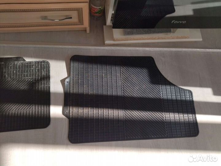 Автомобильные коврики резиновые