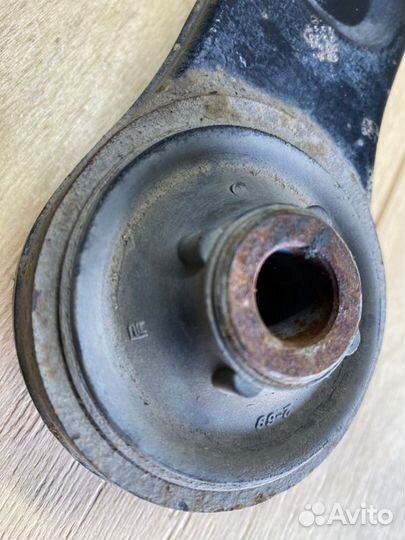 Рычаг подвески передний правый Peugeot 308