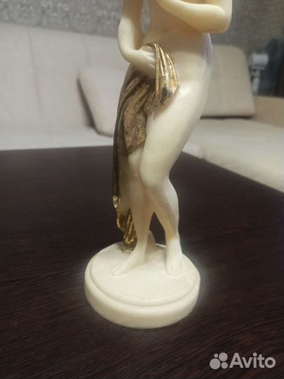 Старинная статуэтка