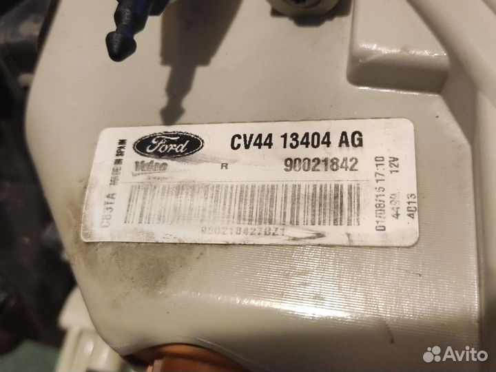 Фонарь задний правый на Ford Kuga 2 со сколом