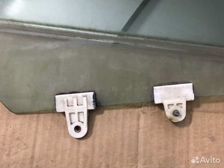 Стекло задней двери Nissan Maxima A33 (4602)