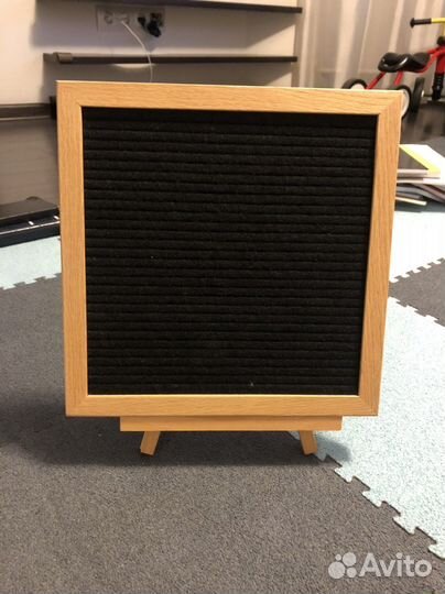 Доска для записей/ набора сообщений на подставке