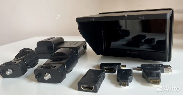 Накамерный внешний монитор Sony CLM-V55