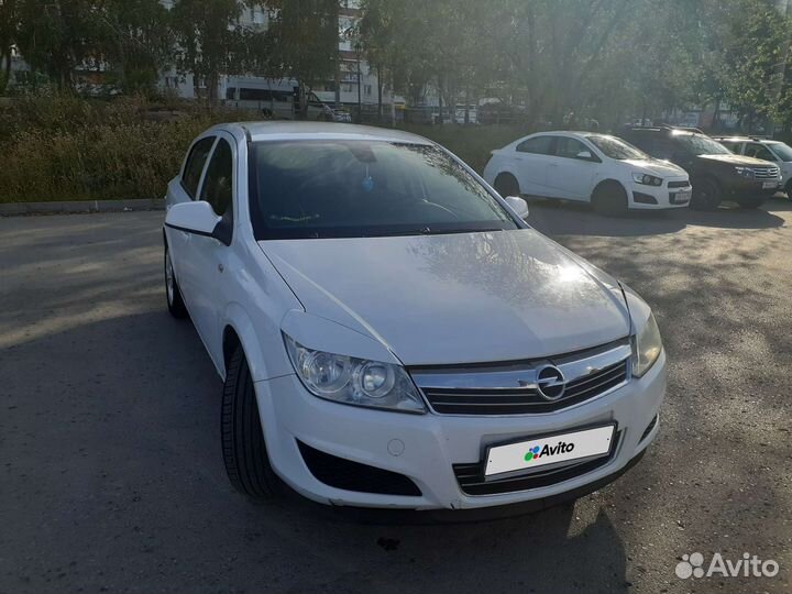 Opel Astra 1.6 МТ, 2011, 110 000 км
