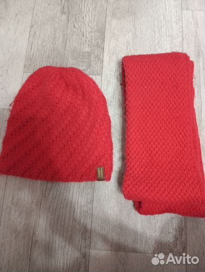 Продам комплект шапка и шарфик