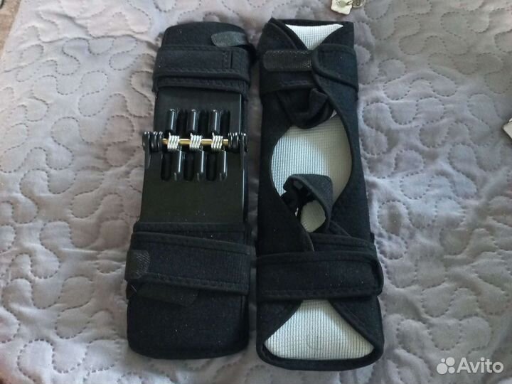 Наколенники