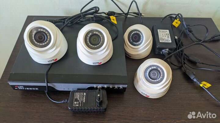 Комплект видеонаблюдения (регистратор + 4 камеры)