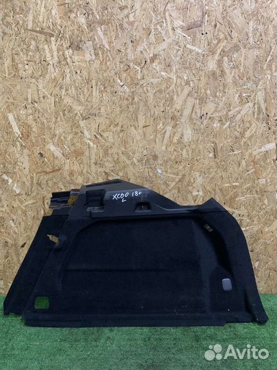 Volvo XC60 2018- обшивка багажного отсека правая