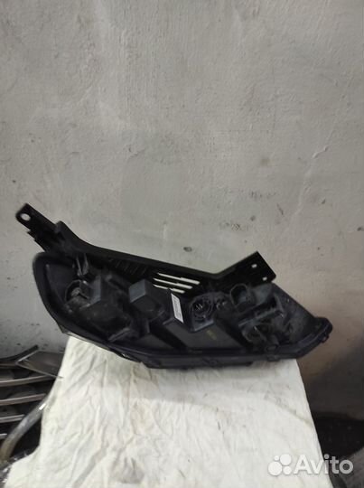 Фара левая hyundai Santa Fe 4