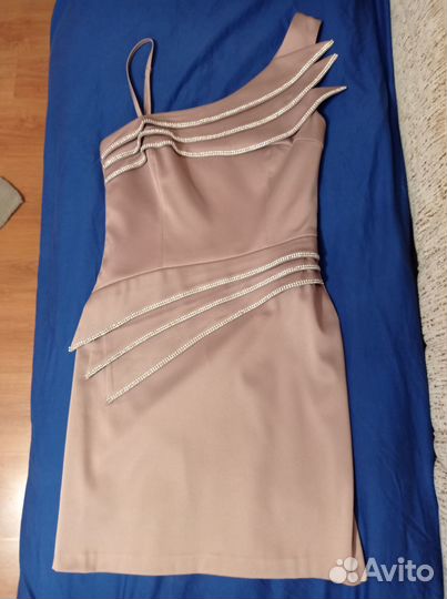 Платье нарядное, новое, р.42