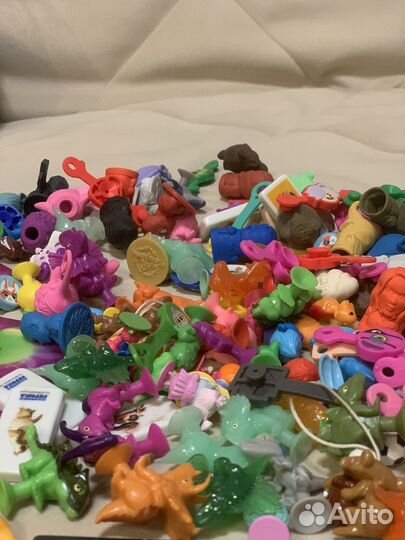 Куча мелких игрушек