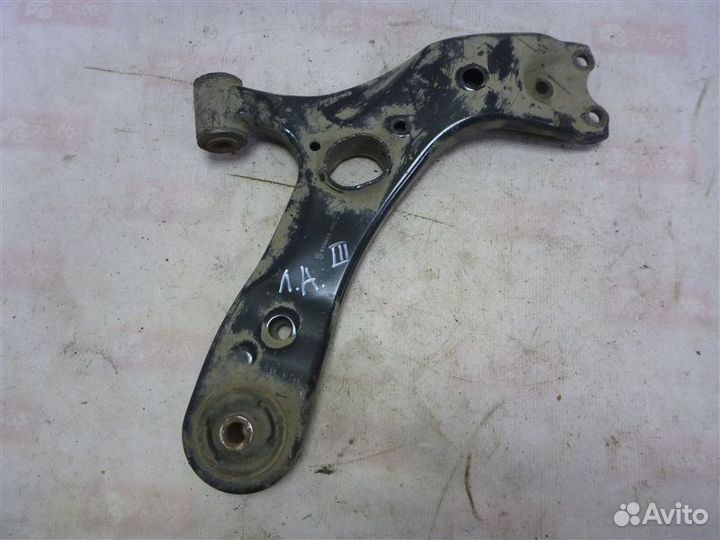 Рычаг подвески передний правый Toyota Auris E150