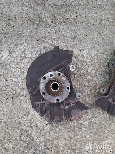 Кулак поворотный BMW Х5 Е53 передний