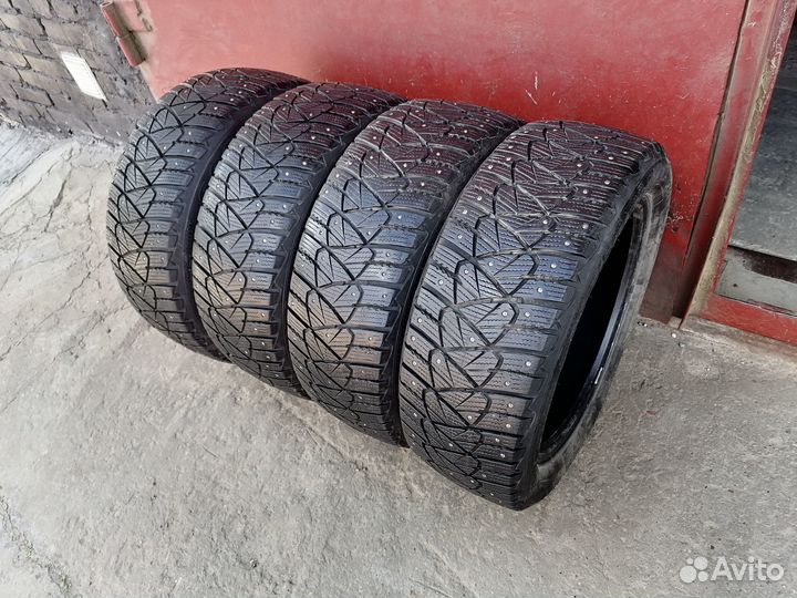 Goodyear Ultragrip 600 215/55 R17 98T