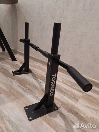 Турник настенный Torneo