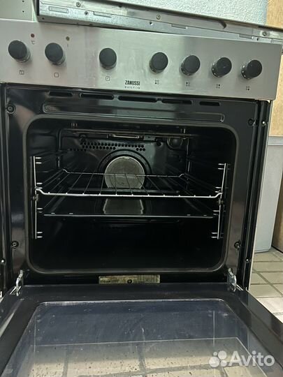 Плита электрическая с духовым шкафом Zanussi