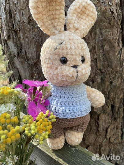 Зайчик вязаный