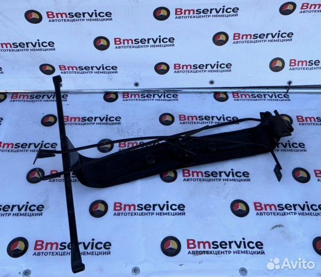 Крепление запаски Mercedes-Benz