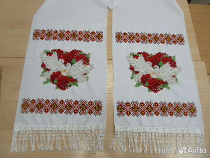 Свадебный рушник вышит бисером