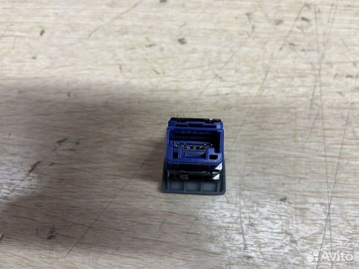 Кнопка антипробуксовочной системы Toyota Rav4 XA50