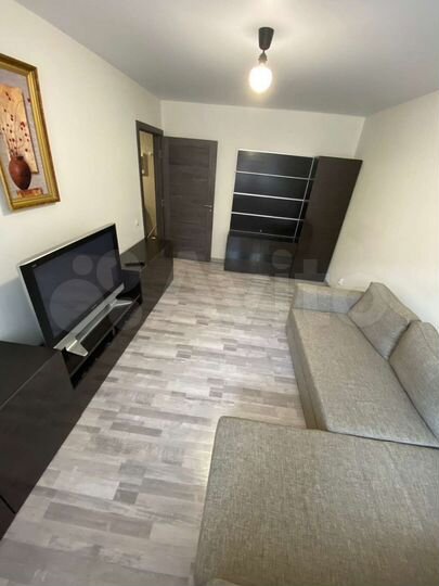 2-к. квартира, 50 м², 1/9 эт.