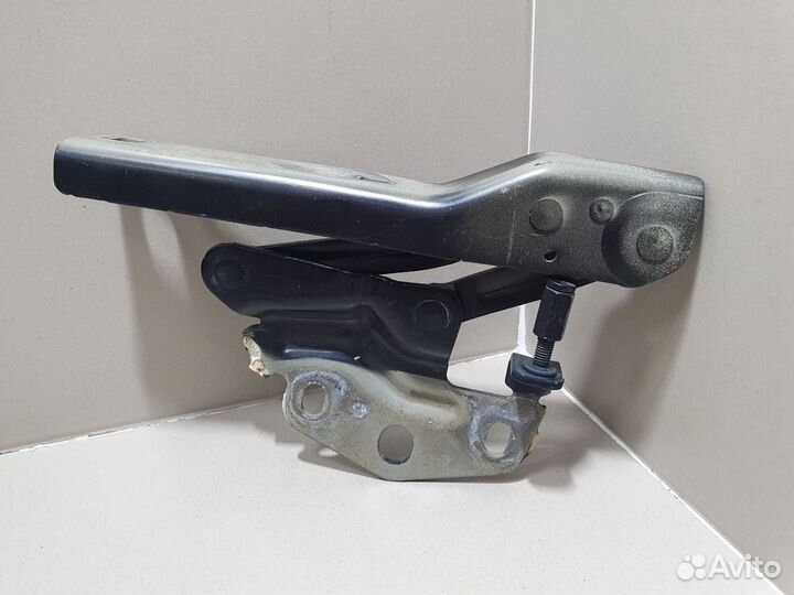 Петля капота левая Volkswagen Passat B6