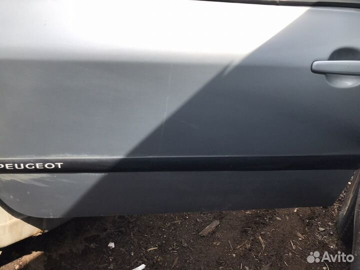 Дверь передняя левая Пежо 307 (552)