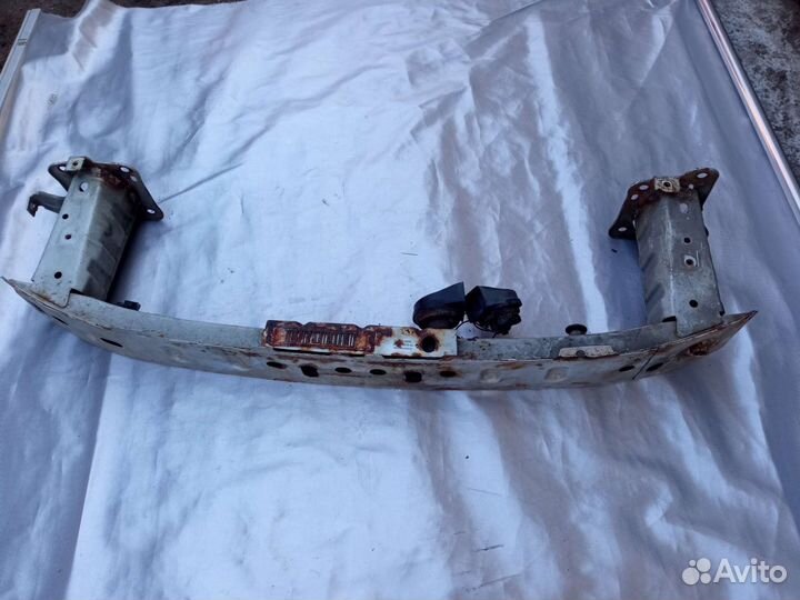 Усилитель переднего бампера Ford Focus 2