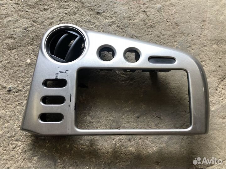 Накладка торпеды Pontiac Vibe 2002-2007