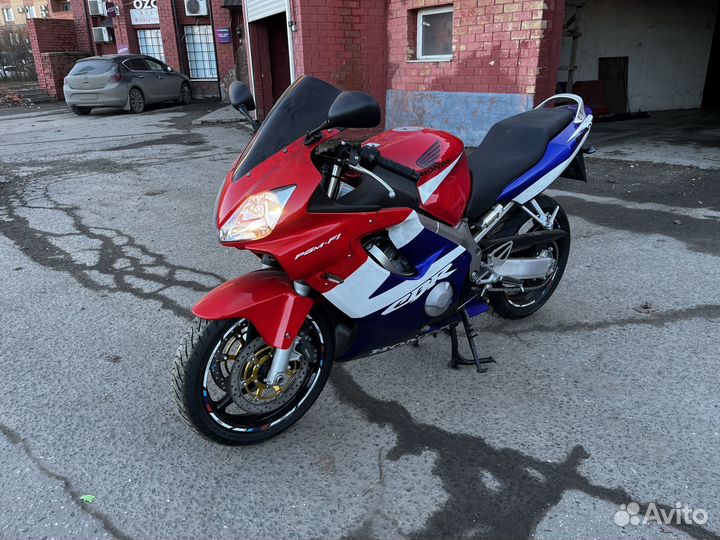 Honda cbr600 r4i