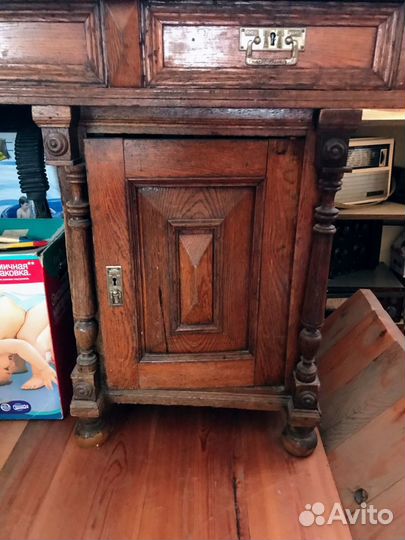 Старинный антикварный письменный стол кабинет