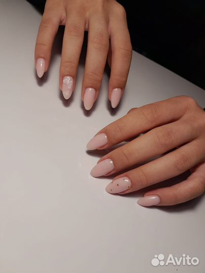 Модель на маникюр и наращивание ногтей